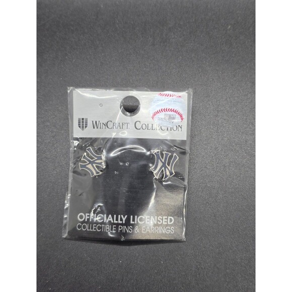 MLB New York Yankees Post Earrings Interlocking NY New In Package - Picture 1 of 6